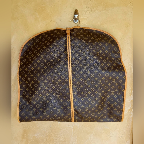 Louis Vuttion Monogram Garment Bag. Vintage Rare find! Stylish and Timeless. - Picture 6 of 14